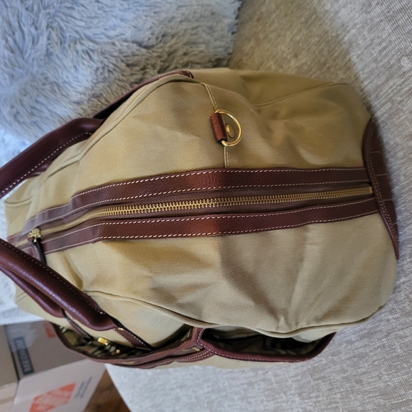 Burberry Tan and Brown Duffel Bag with Timeless Elegance - Picture 6 of 11